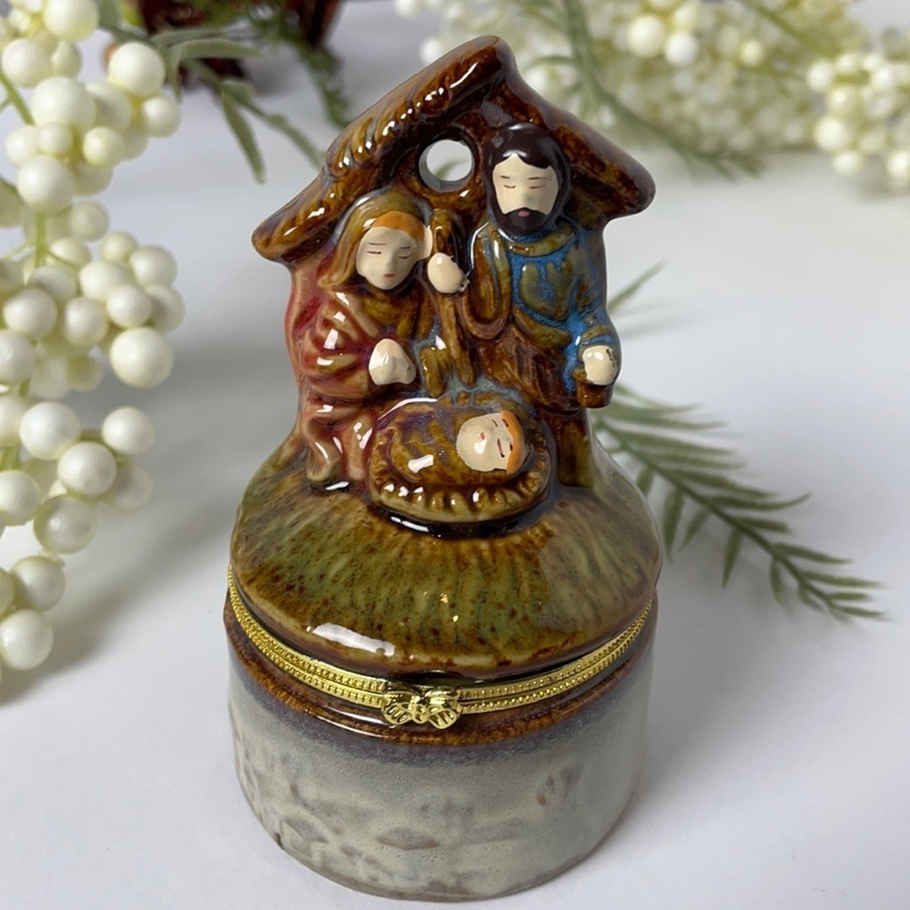 22. VINTAGE Ceramic Manger Scene Trinket Box/ Ornament